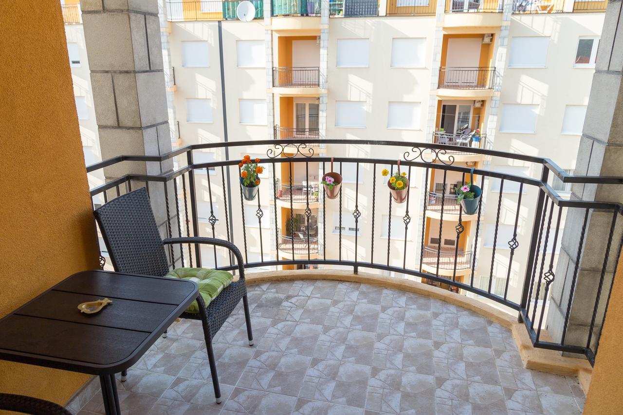 Apartmans Centar トレビニエ エクステリア 写真