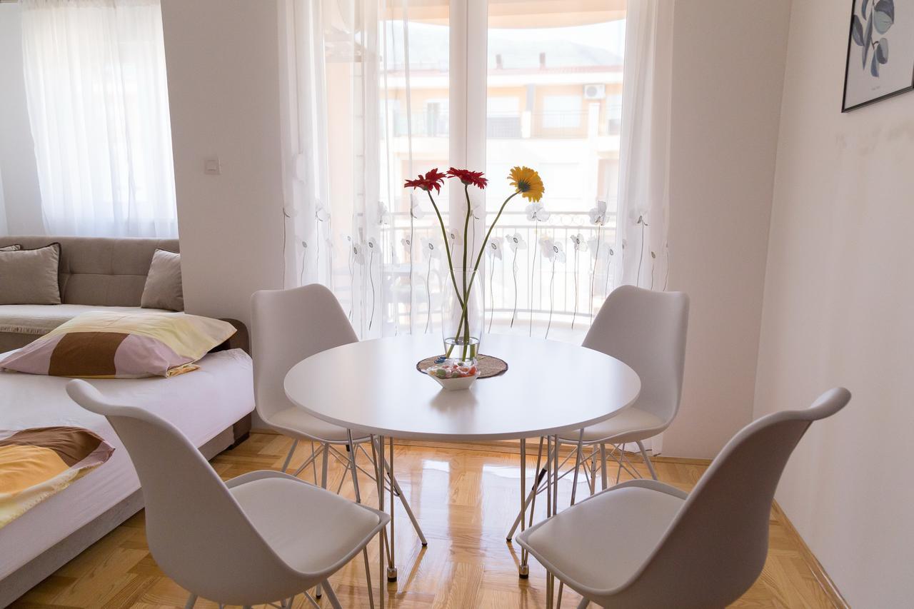Apartmans Centar トレビニエ エクステリア 写真